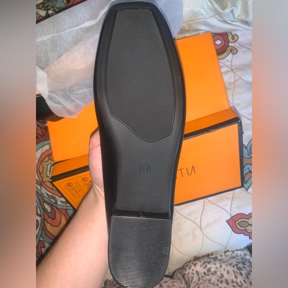 Black Low Heel Dress Shoes size 10 - Picture 3 of 4